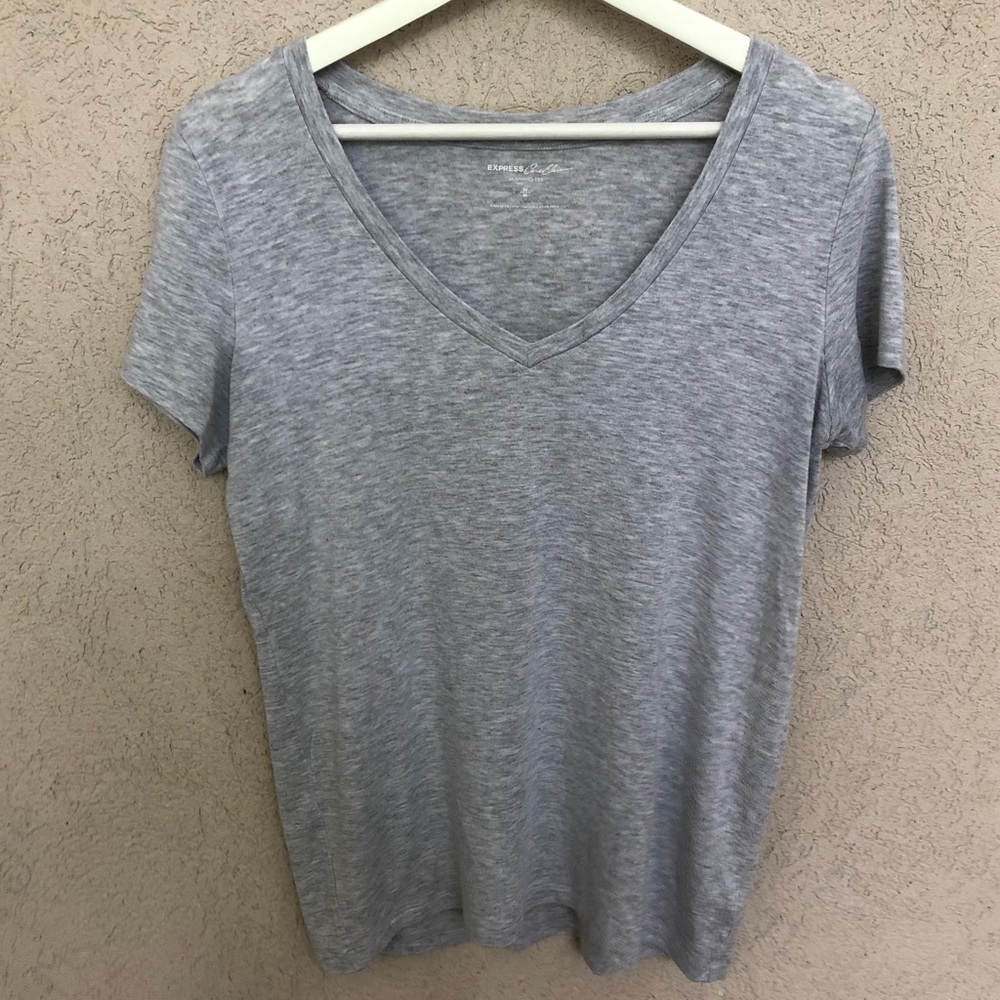 Express | V-Neck Skimming Tee